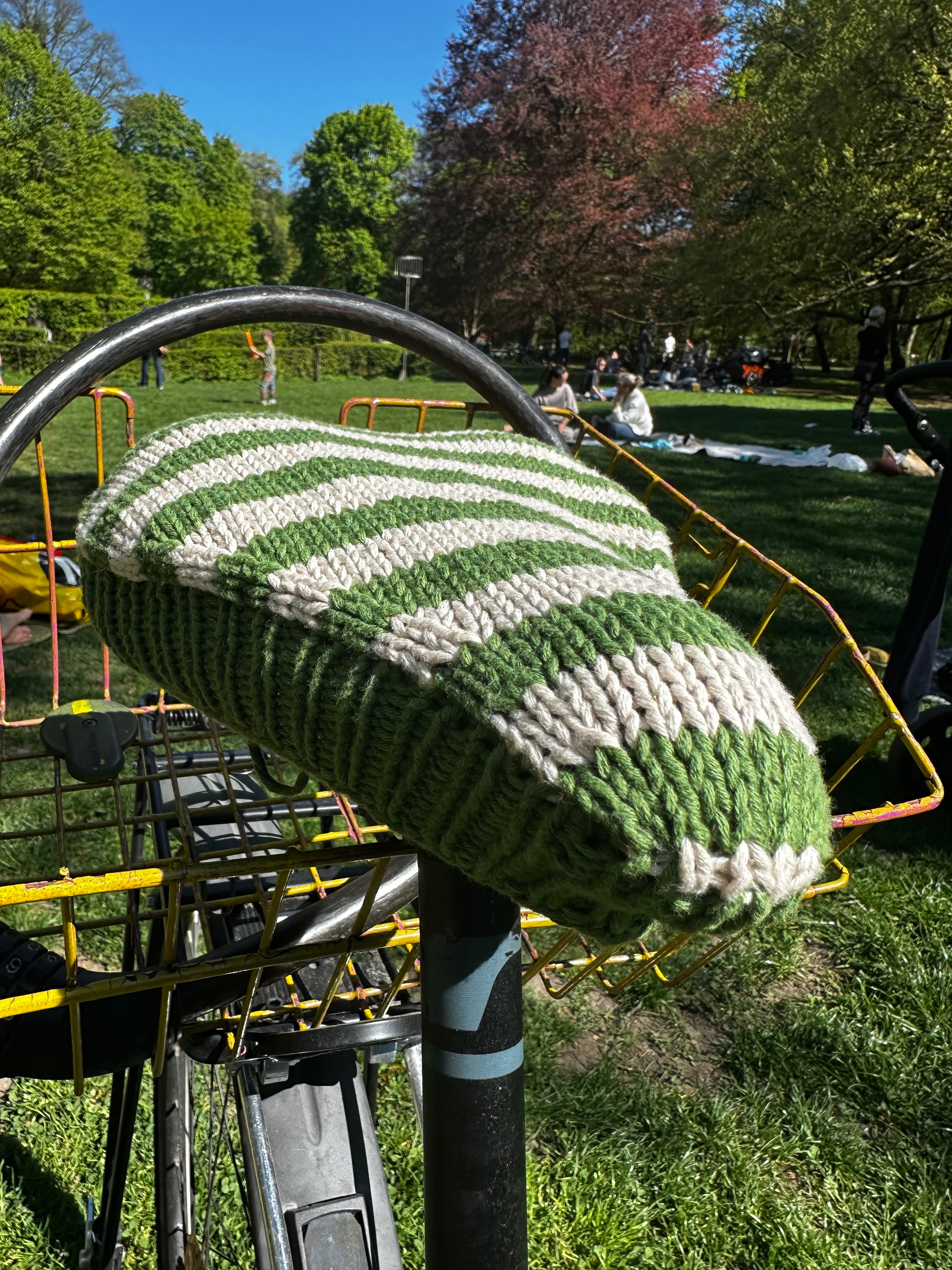 MenesLycka by Studio.Mene - Strickanleitung für Fahrradsattel Frühlings-Bike