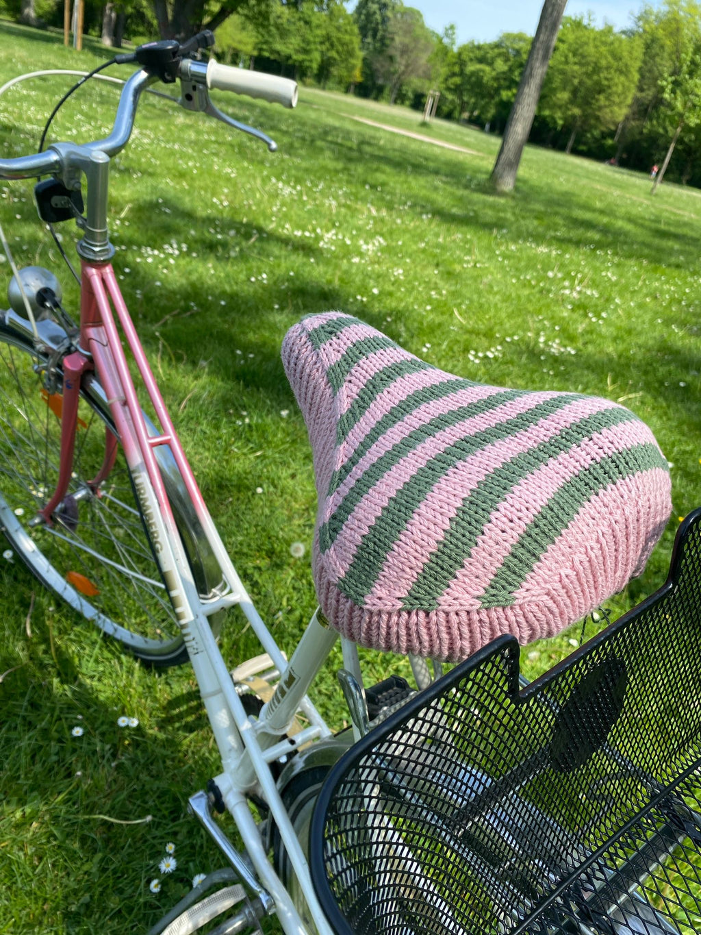 MenesLycka by Studio.Mene - Strickanleitung für Fahrradsattel Frühlings-Bike