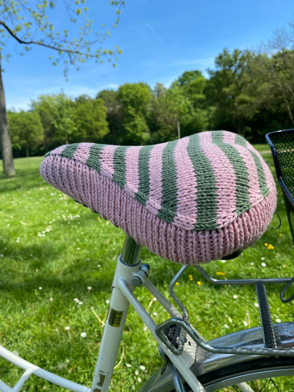 MenesLycka by Studio.Mene - Strickanleitung für Fahrradsattel Frühlings-Bike