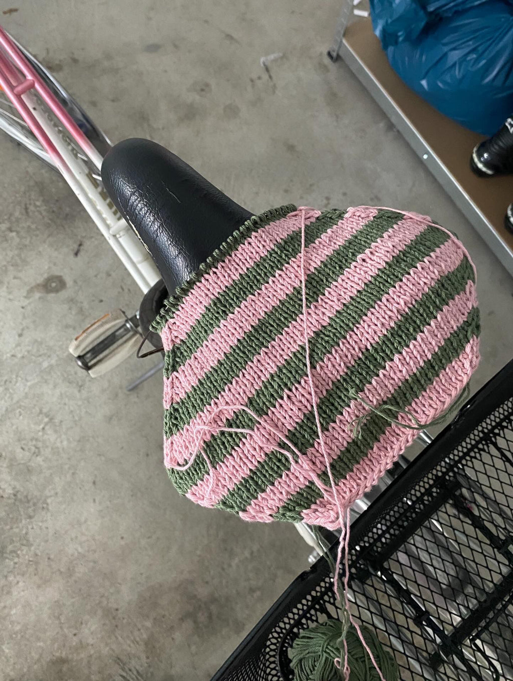 MenesLycka by Studio.Mene - Strickanleitung für Fahrradsattel Frühlings-Bike