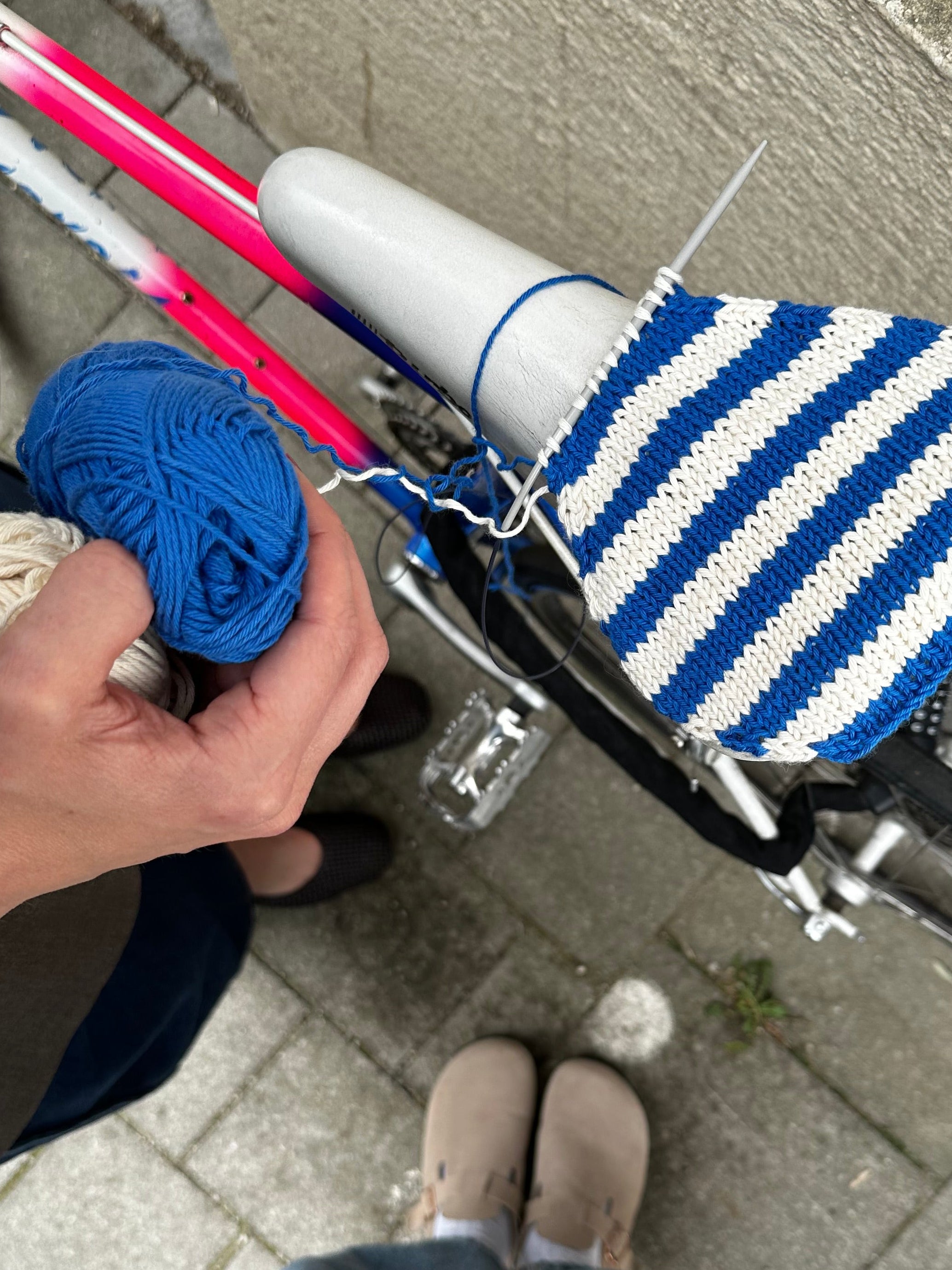 MenesLycka by Studio.Mene - Strickanleitung für Fahrradsattel Frühlings-Bike