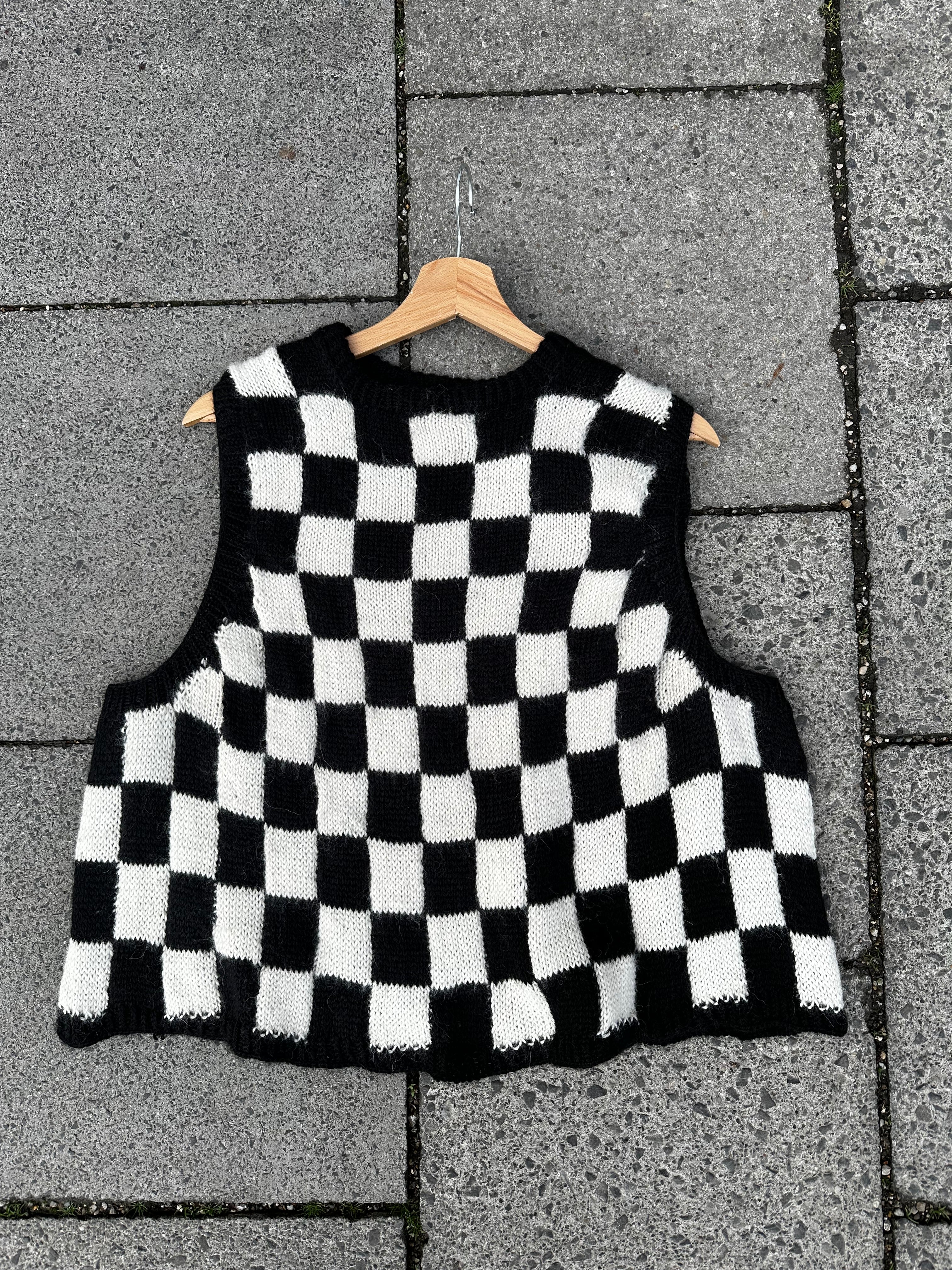 MeneSlipover by Studio.Mene - Checkard Schachbrett Pullunder Oversize